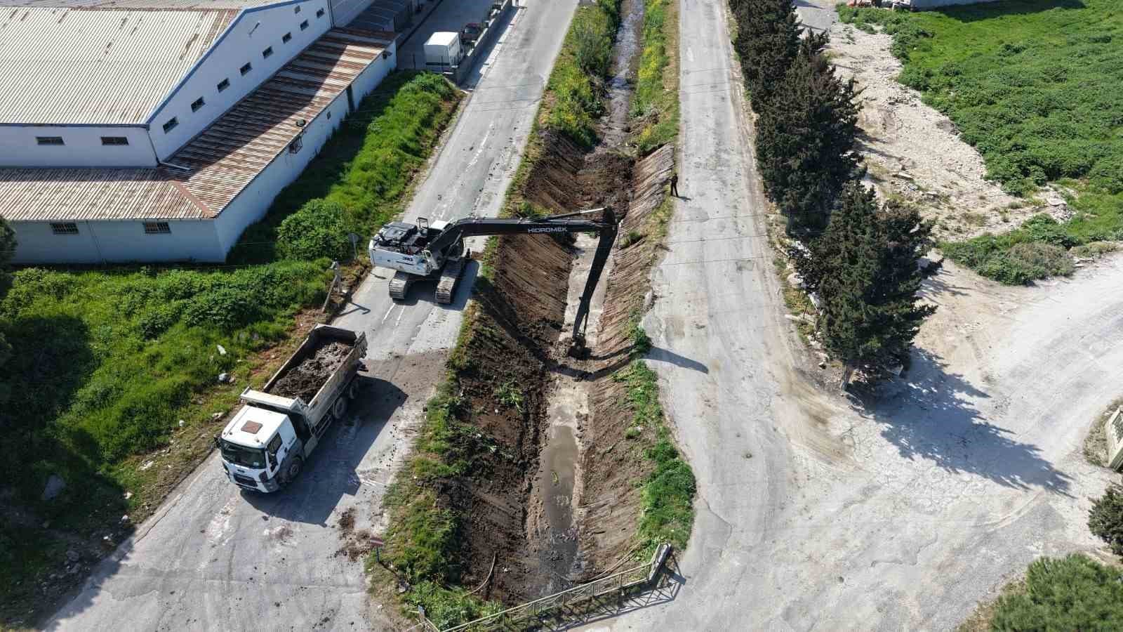 Akhisar’da 5 kilometrelik dere hattı temizleniyor