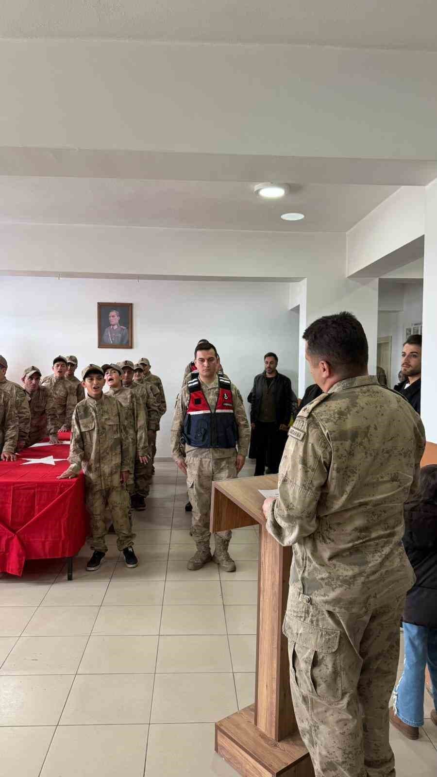 Ağrı’da özel bireyler askeri üniforma giyerek temsili askerlik yaptı