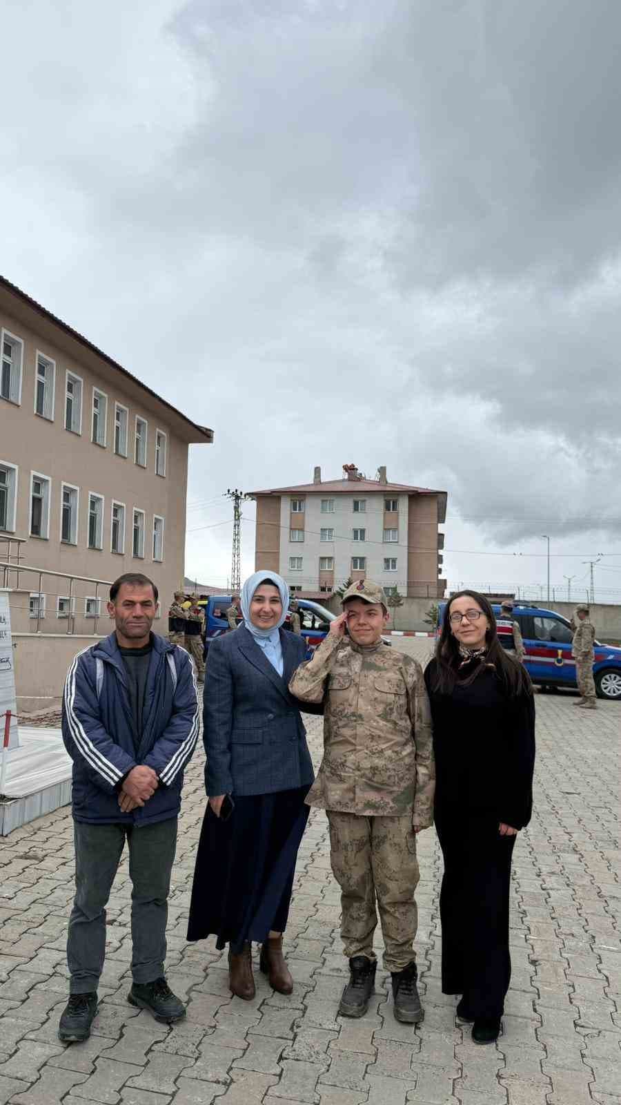 Ağrı’da özel bireyler askeri üniforma giyerek temsili askerlik yaptı