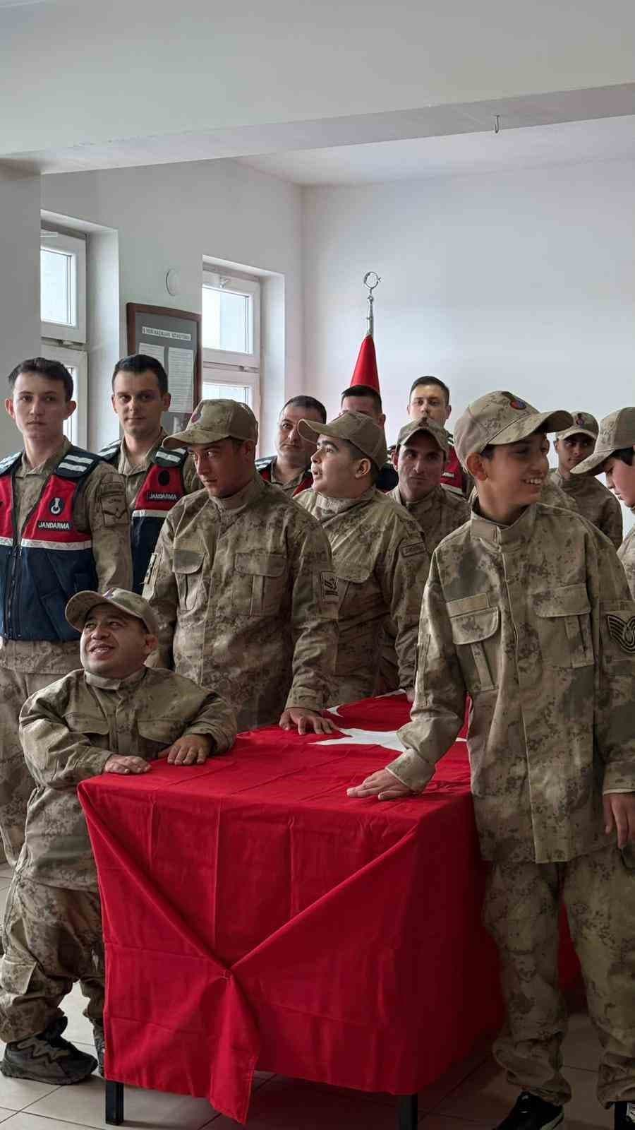 Ağrı’da özel bireyler askeri üniforma giyerek temsili askerlik yaptı