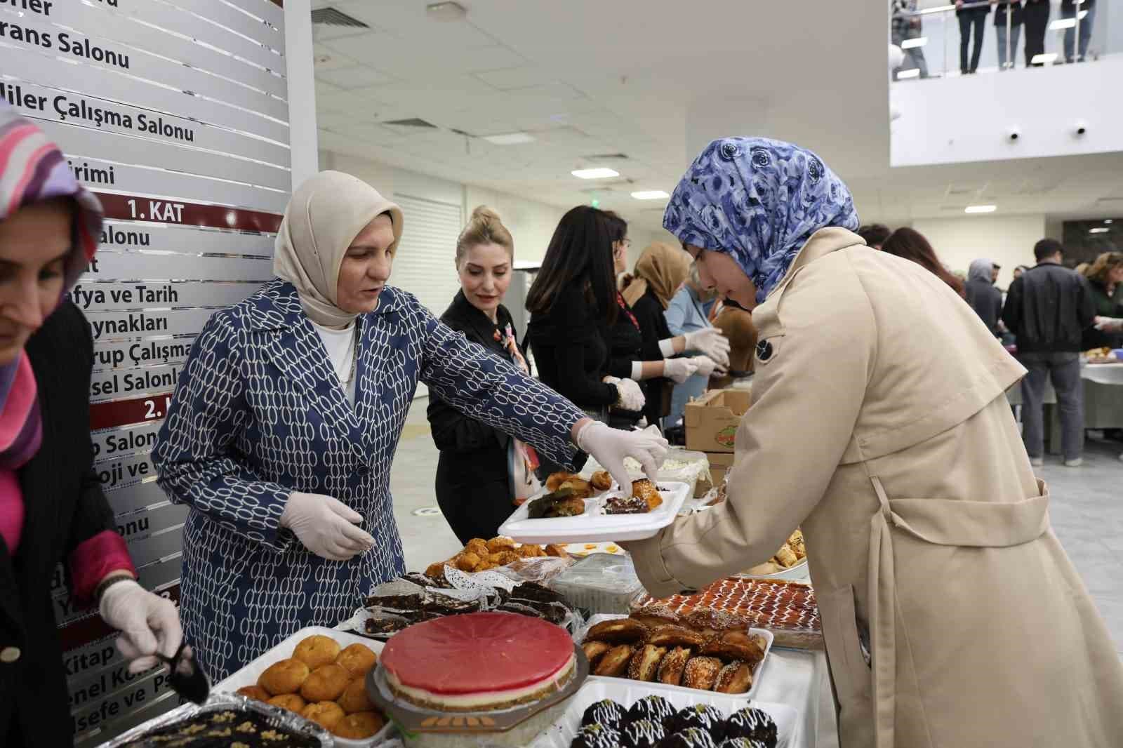 Fırat Üniversitesi’nde sınav öncesi öğrencilere 150 çeşit ev yemeği ikram edildi