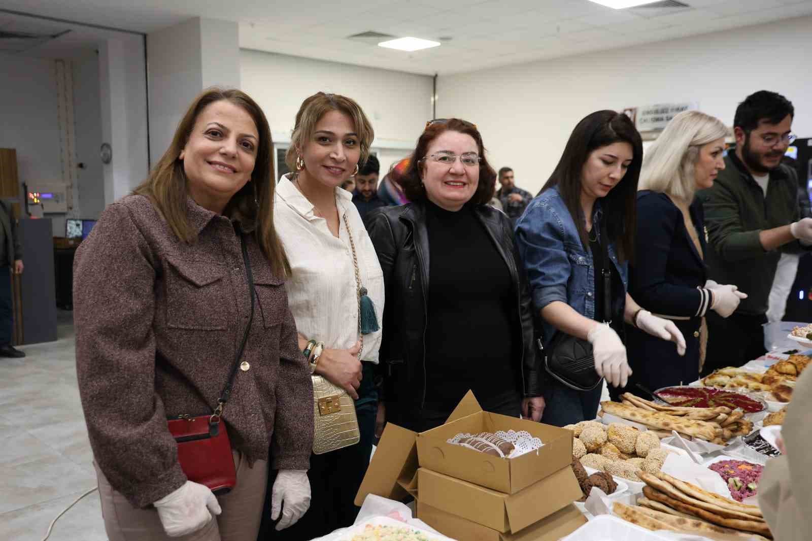 Fırat Üniversitesi’nde sınav öncesi öğrencilere 150 çeşit ev yemeği ikram edildi