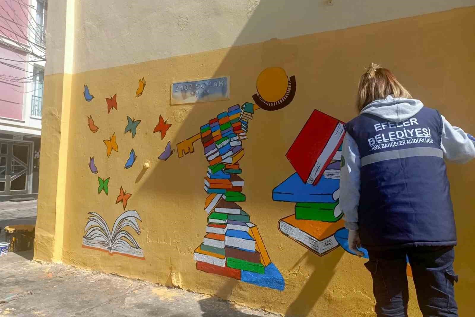 Efeler’in parkları renkleniyor