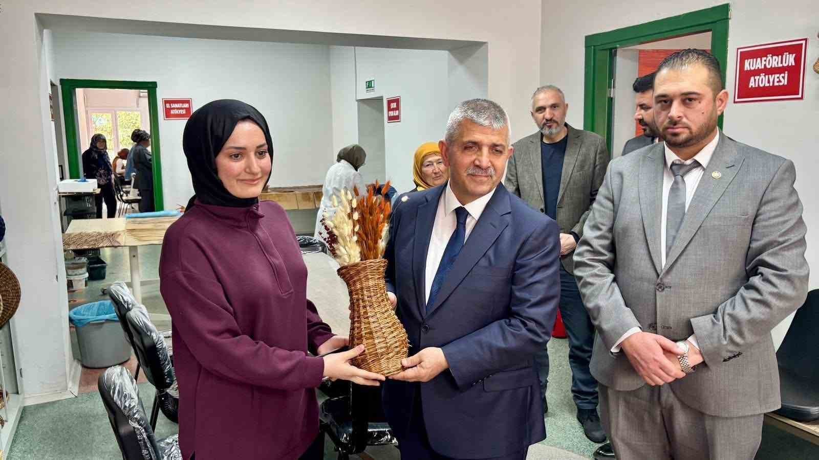 Veysel Şahin Bayındır’da ziyaretlerde bulundu