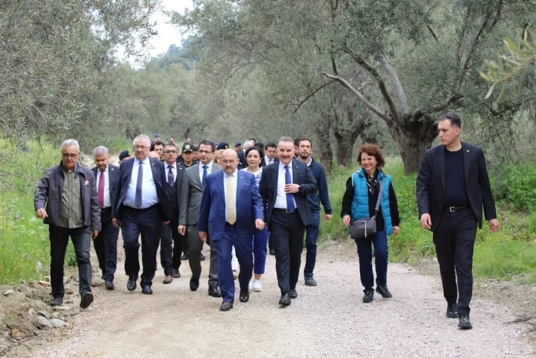 Vali Ustaoğlu, antik kenti gezerek sikke basıp sabun yaptı