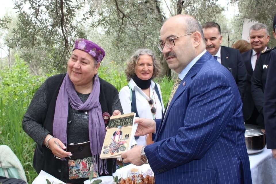 Vali Ustaoğlu, antik kenti gezerek sikke basıp sabun yaptı