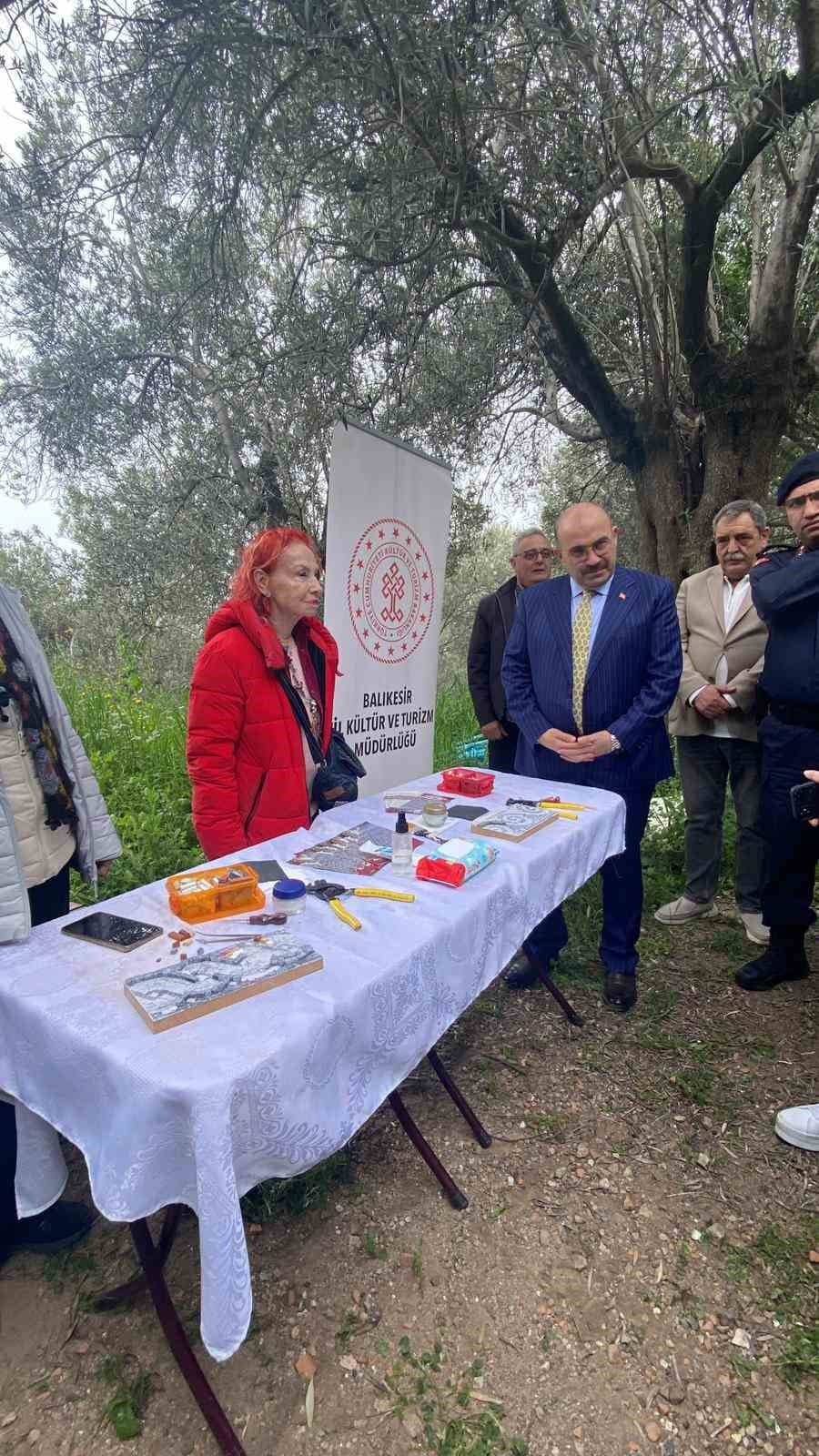 Vali Ustaoğlu, antik kenti gezerek sikke basıp sabun yaptı