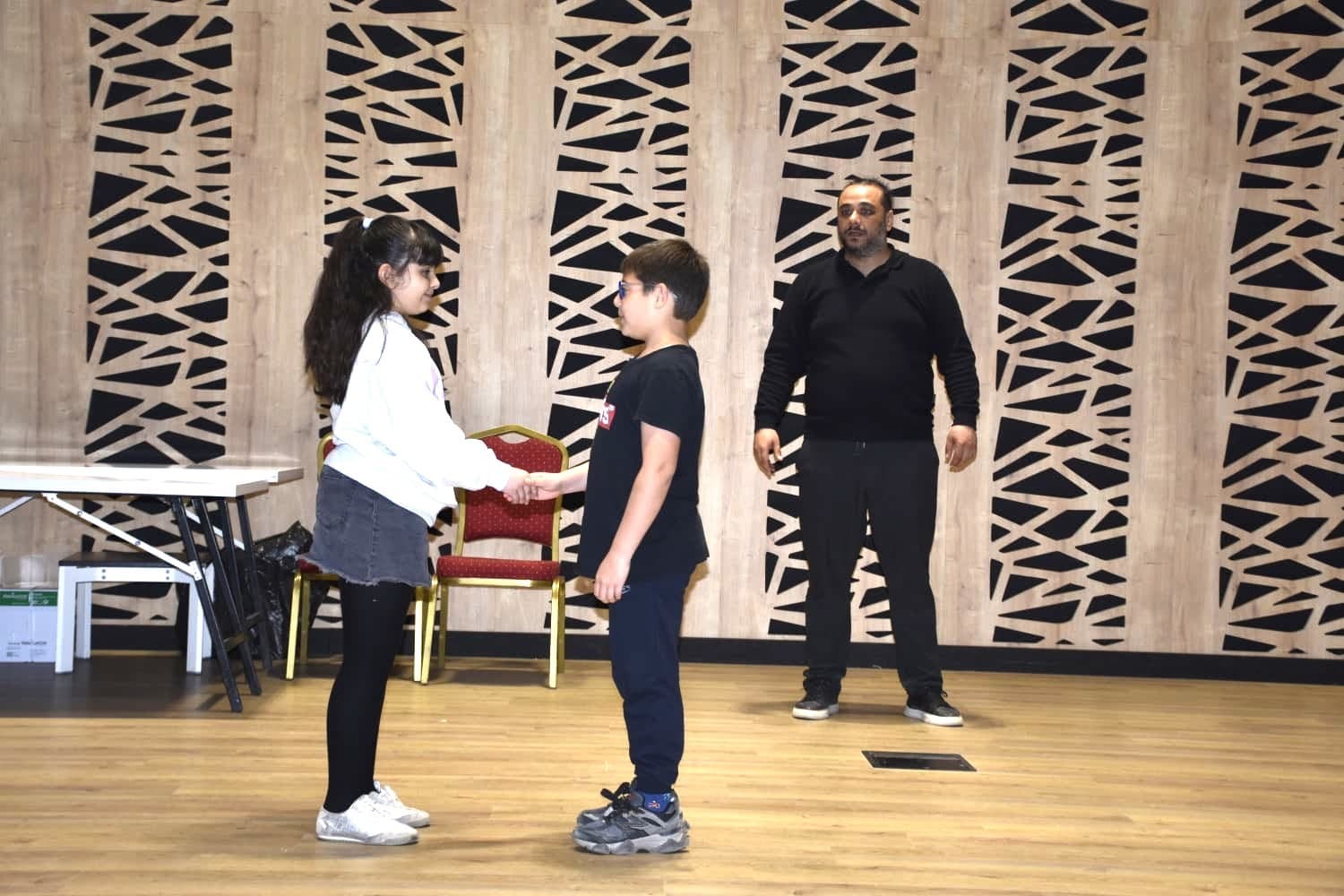 Karacabey Belediyesi çocuk tiyatro ekibi kuruldu