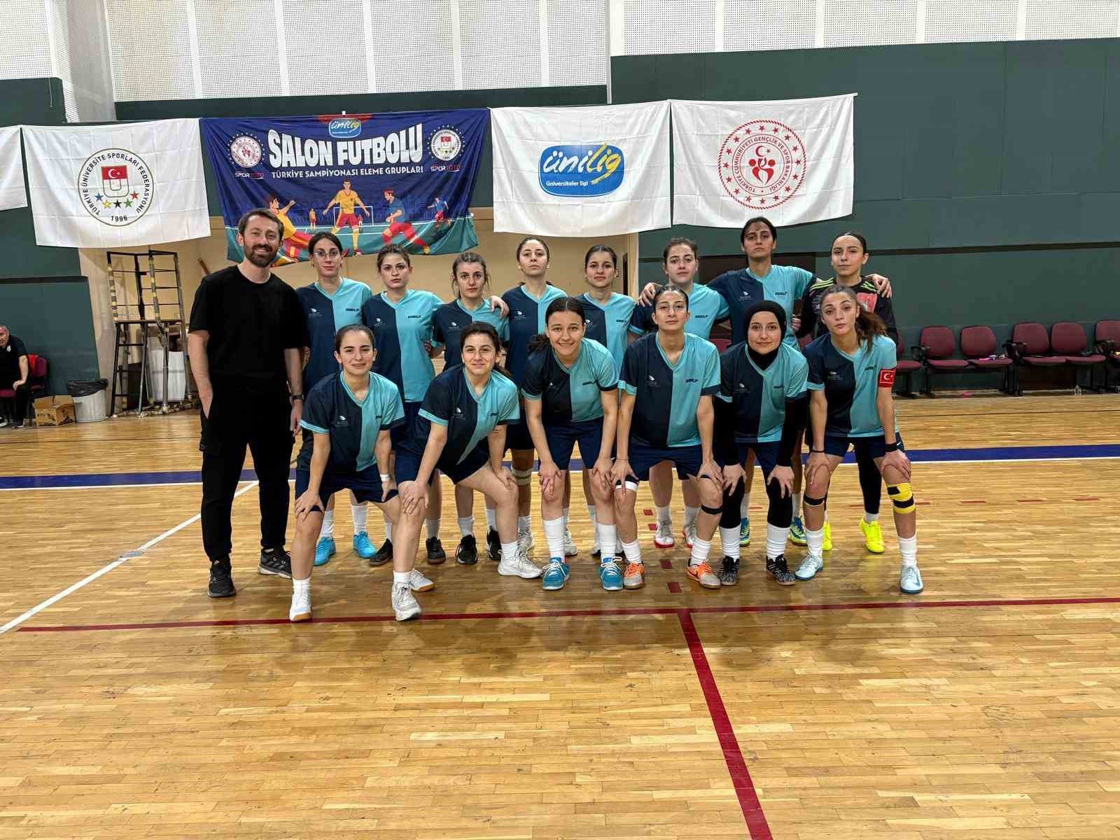 Düzce Üniversitesi salon futbolu kadın takımı 2. Oldu
