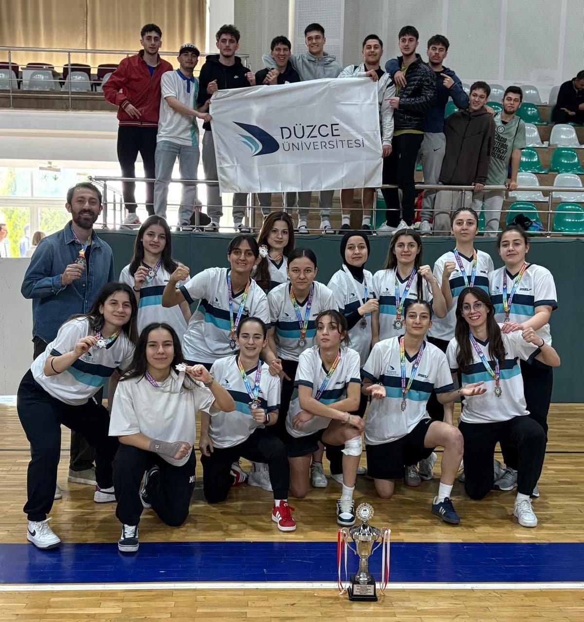 Düzce Üniversitesi salon futbolu kadın takımı 2. Oldu