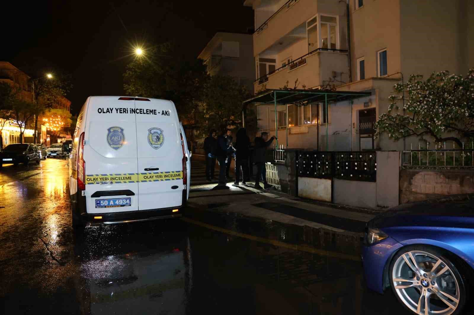 Babasını bıçakladı, arkasına bile bakmadan kaçtı