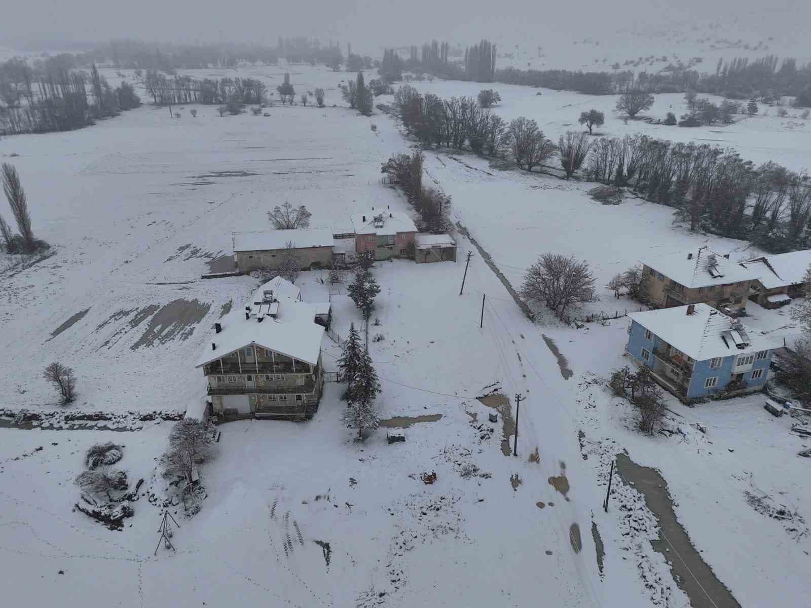Uşak’ın yüksek kesimleri beyaza büründü