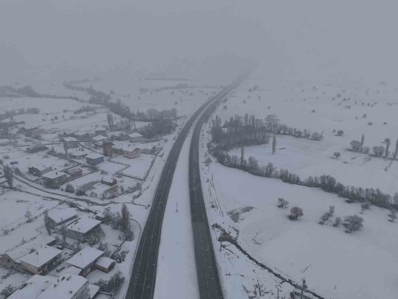 Uşak’ın yüksek kesimleri beyaza büründü