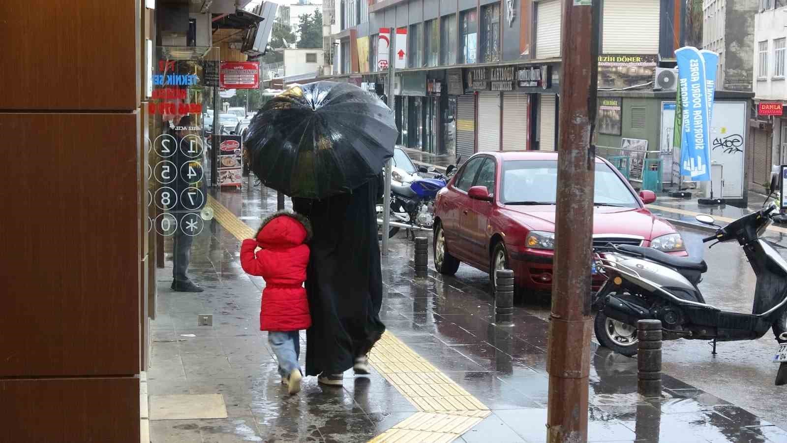 Kilis’te kuvvetli yağış ve sis etkili oldu