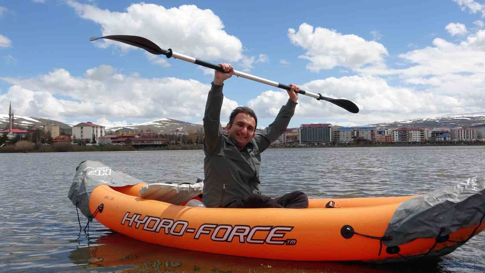 Göle dönen Ardahan ovasında kano keyfi