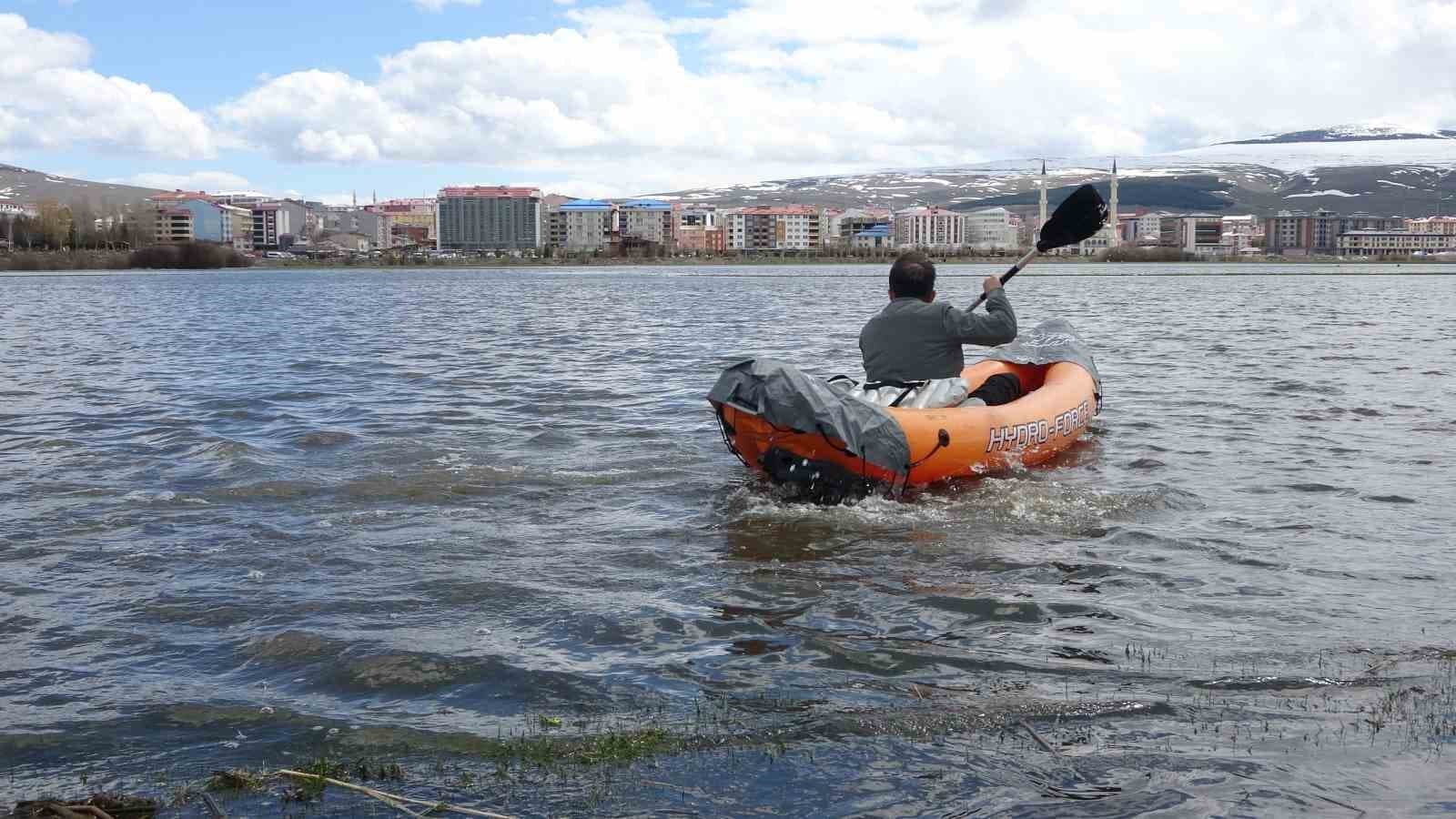 Göle dönen Ardahan ovasında kano keyfi