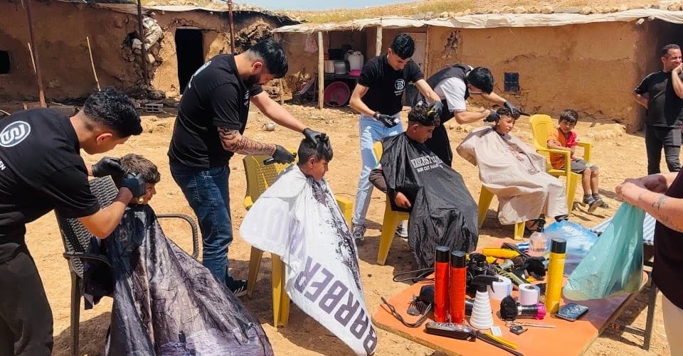 Şanlıurfa’da gönüllü berberler çocukları tıraş etti