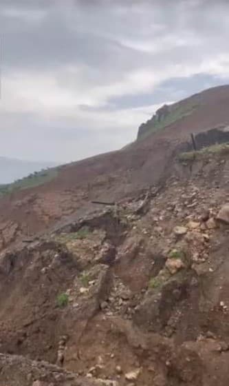 Siirt’te toprak kayması köylüleri tedirgin ediyor