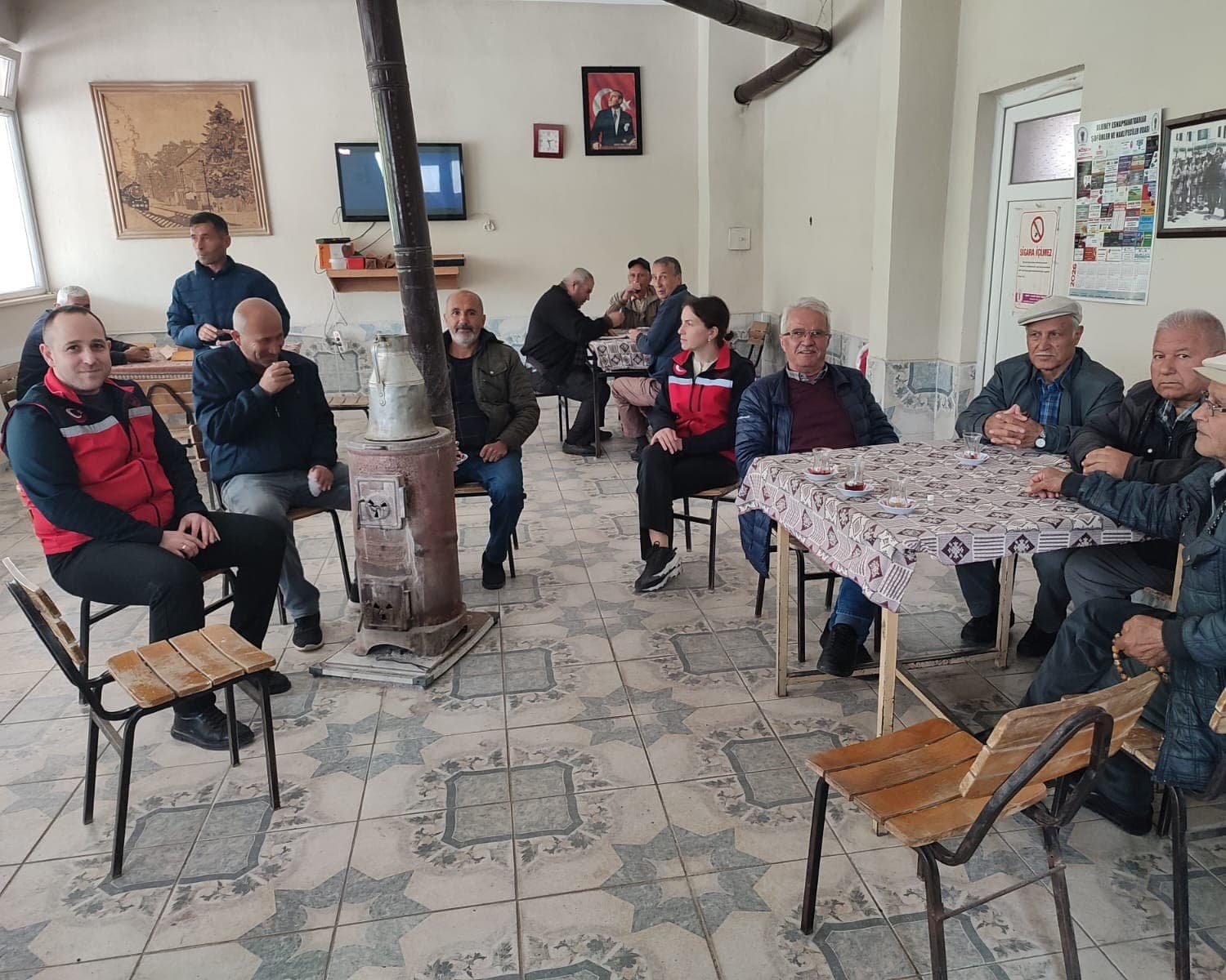 Uşak İl Tarım ve Orman Müdürlüğü ekiplerince sarı pas hastalığına karşı üreticileri bilgilendirdi