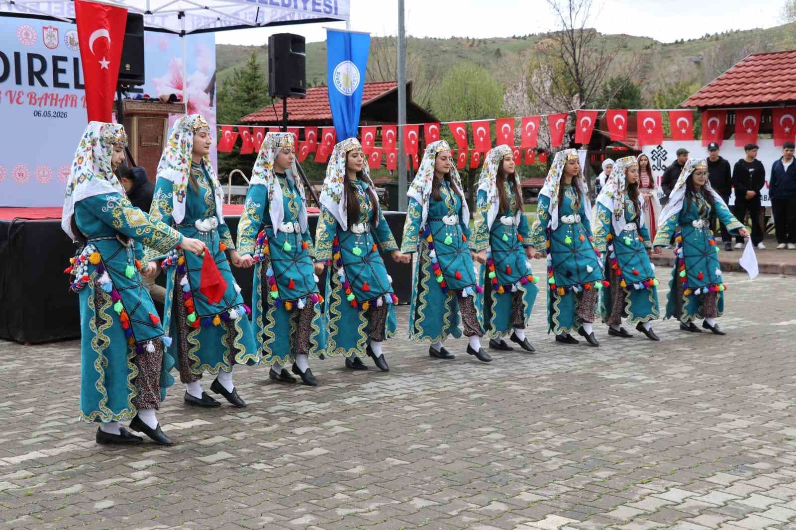Sivas’ta Hıdırellez kutlamalarında kış ile bahar adeta iç içe geçti