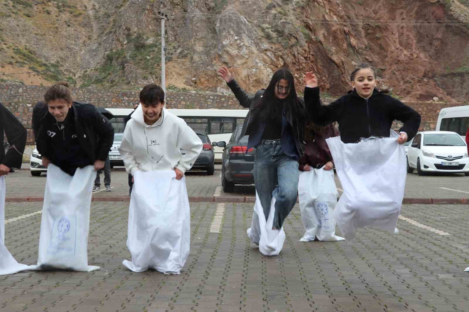 Sivas’ta Hıdırellez kutlamalarında kış ile bahar adeta iç içe geçti