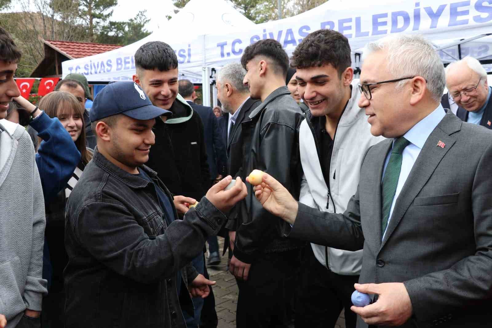 Sivas’ta Hıdırellez kutlamalarında kış ile bahar adeta iç içe geçti