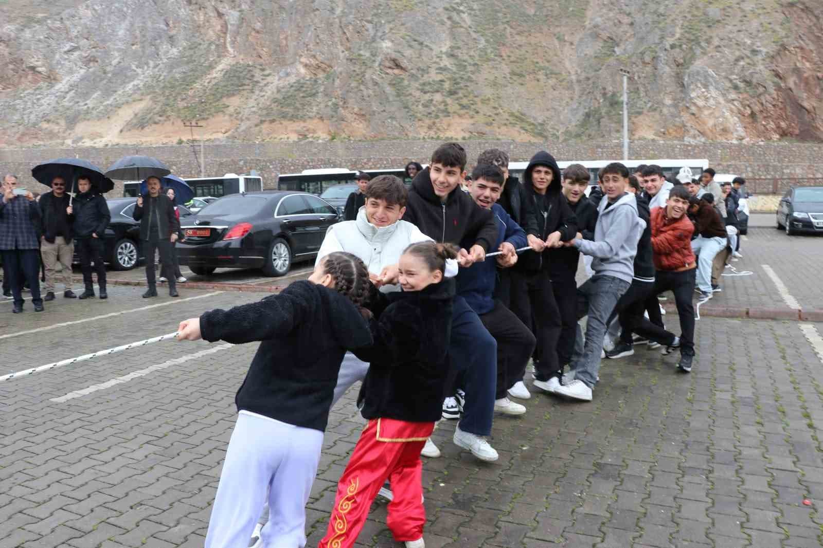 Sivas’ta Hıdırellez kutlamalarında kış ile bahar adeta iç içe geçti