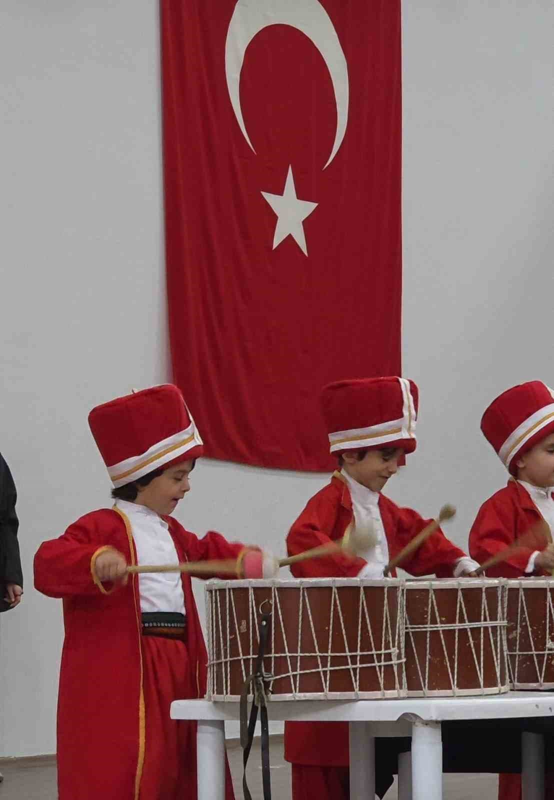 Minik ellerden dev gösteri