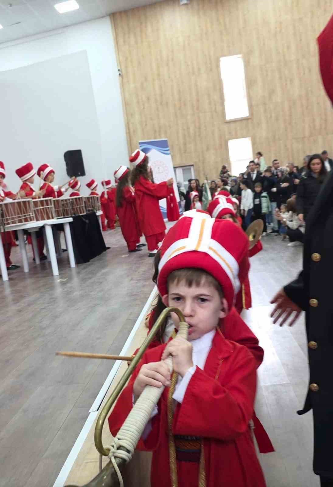 Minik ellerden dev gösteri