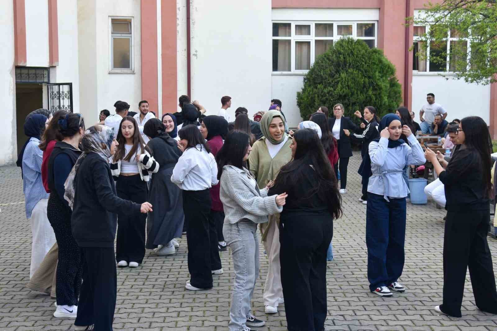Bilecik’te öğrenciler kampüs konseriyle unutulmaz anlar yaşadı