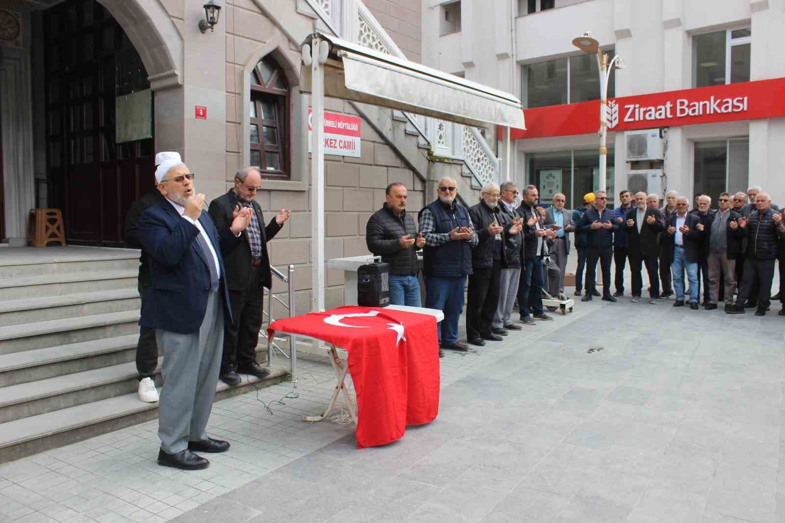 Türkeli’de hacı adaylarına duygusal uğurlama