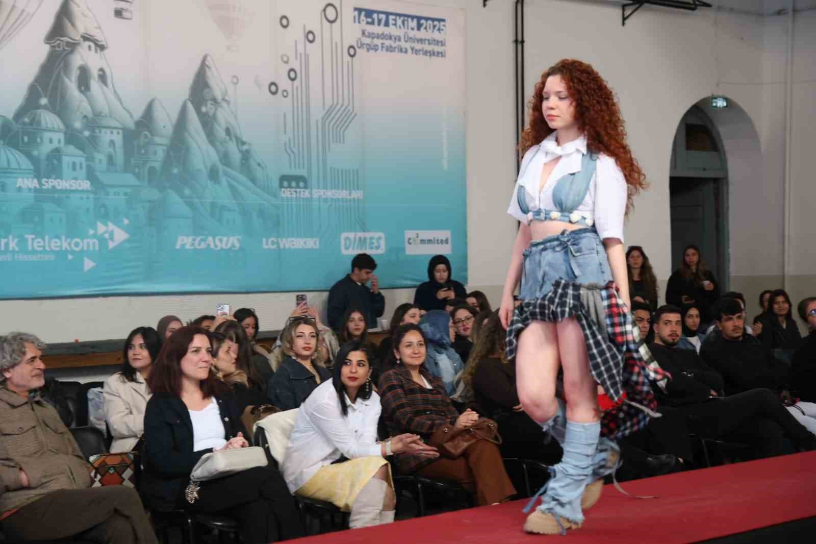 Eski kıyafetleri podyuma taşıdılar