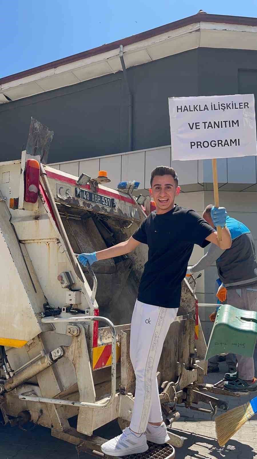 Üniversite öğrencilerinden çevre temizliği
