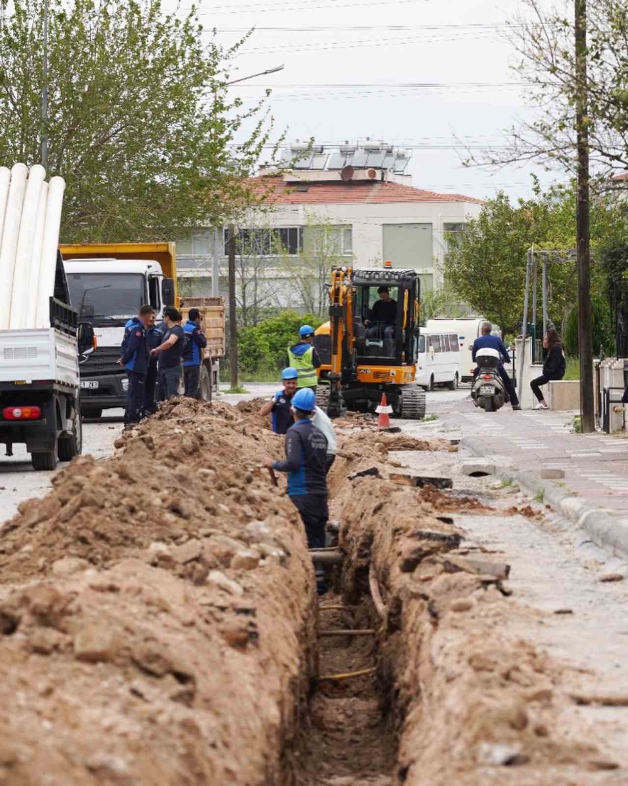 Milas’ta ömrünü tamamlayan su isale hatları değiştiriliyor