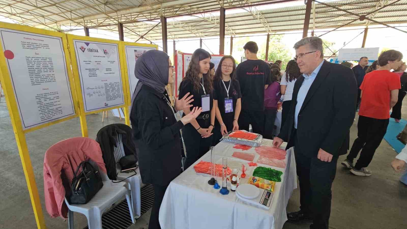 Nazilli’de bilim fuarında öğrenciler projelerini sergilendi