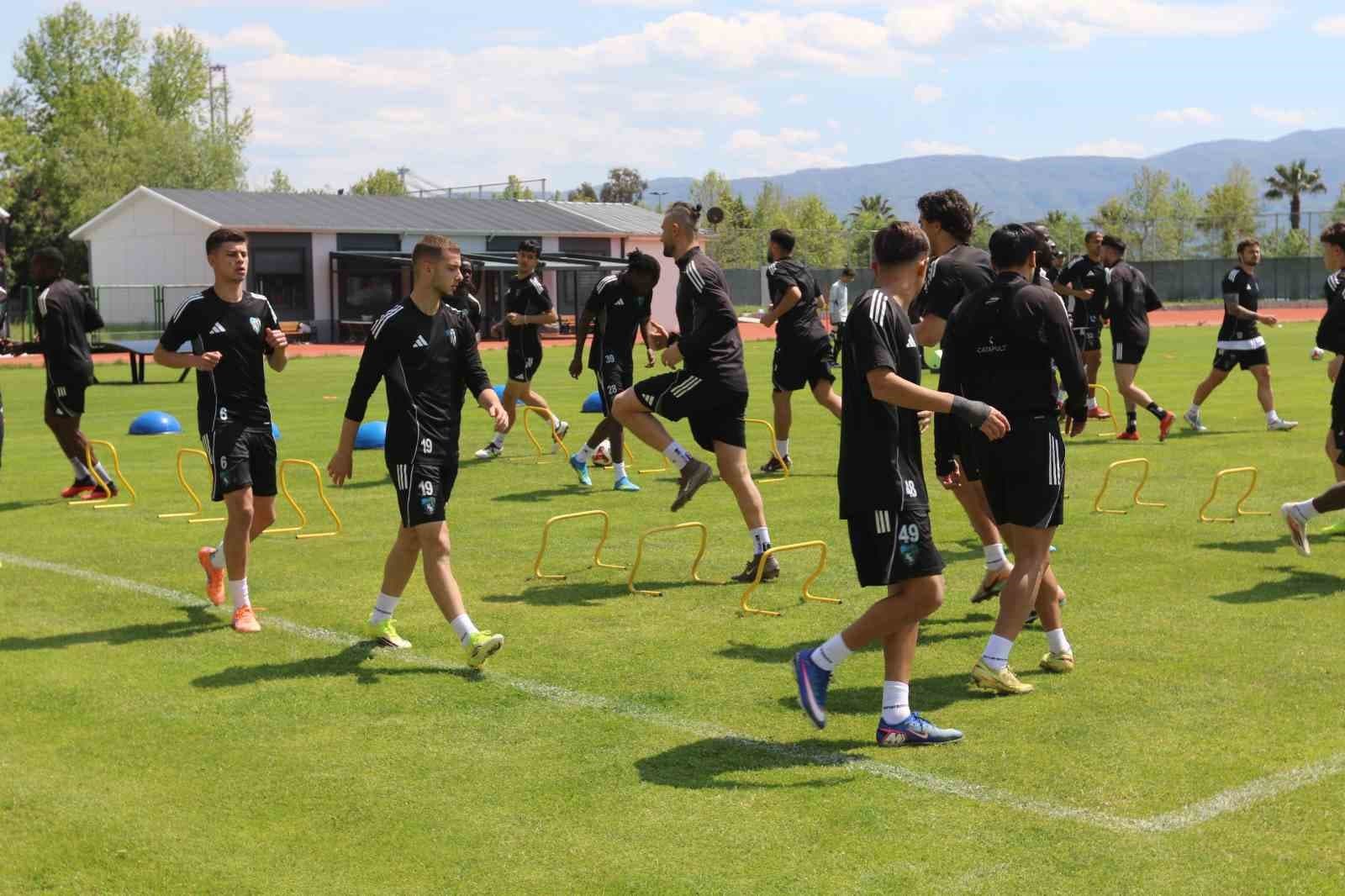 Serhat Öztaşdelen: "Umarım uzun yıllar Kocaelispor kalesini korurum"