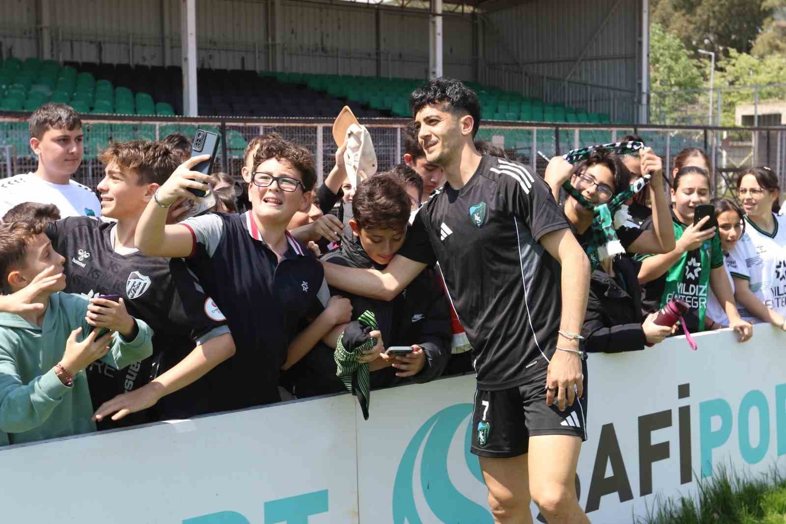 Serhat Öztaşdelen: "Umarım uzun yıllar Kocaelispor kalesini korurum"