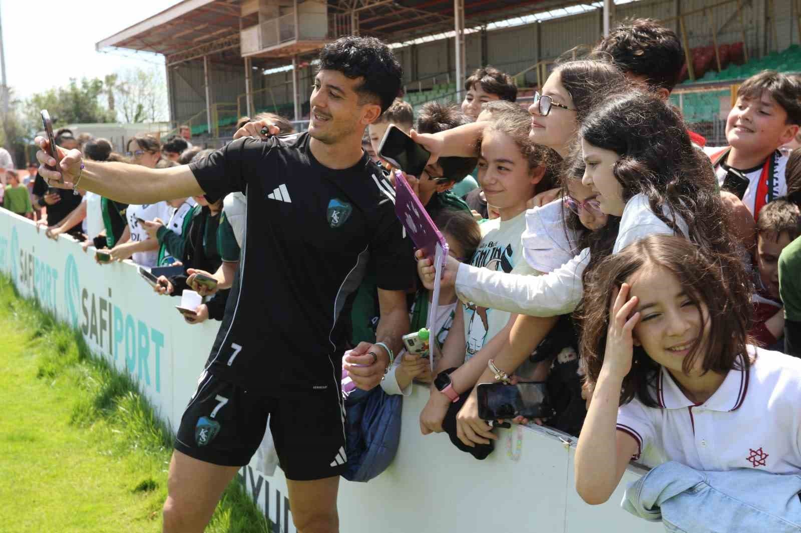 Serhat Öztaşdelen: "Umarım uzun yıllar Kocaelispor kalesini korurum"