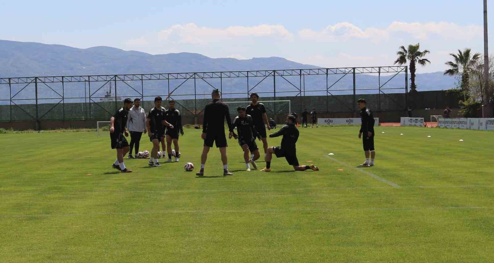 Serhat Öztaşdelen: "Umarım uzun yıllar Kocaelispor kalesini korurum"