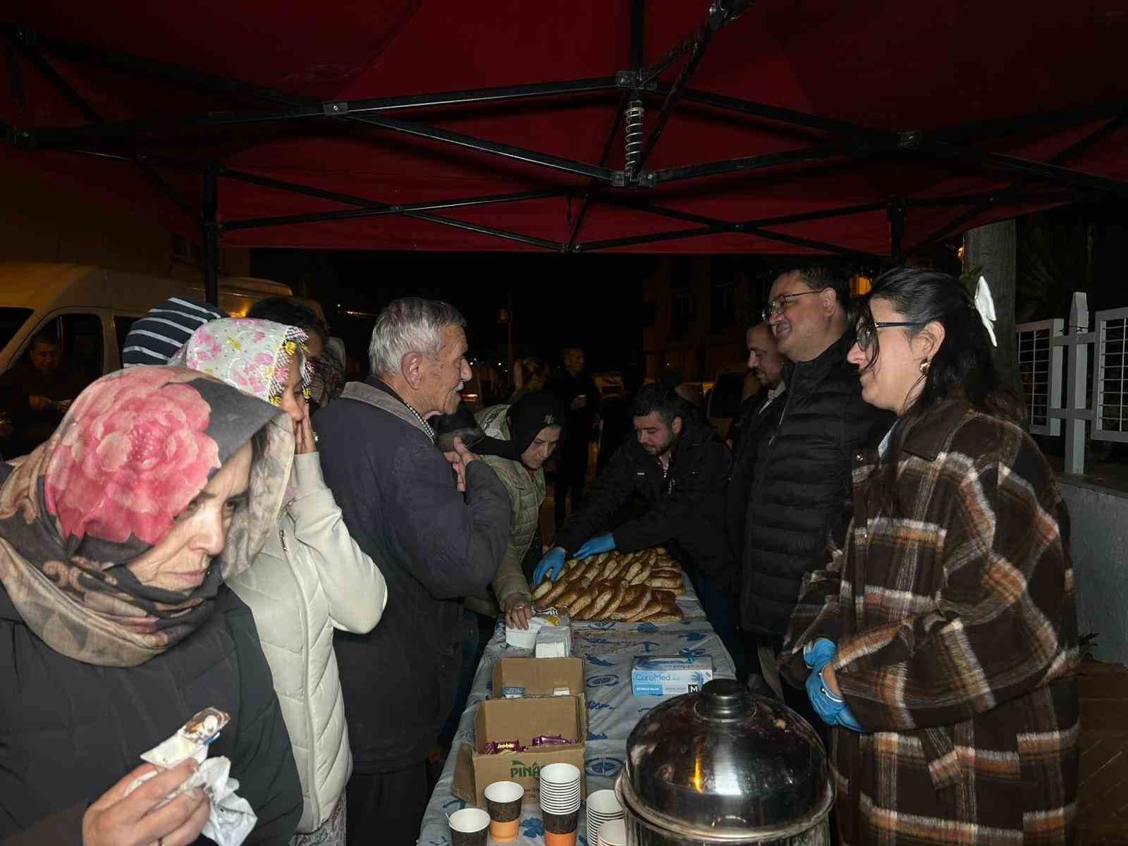 Kırklar Tepesi’nde Hıdırellez geleneğini yaşatmak için sabahın ilk saatinde bir araya geldiler