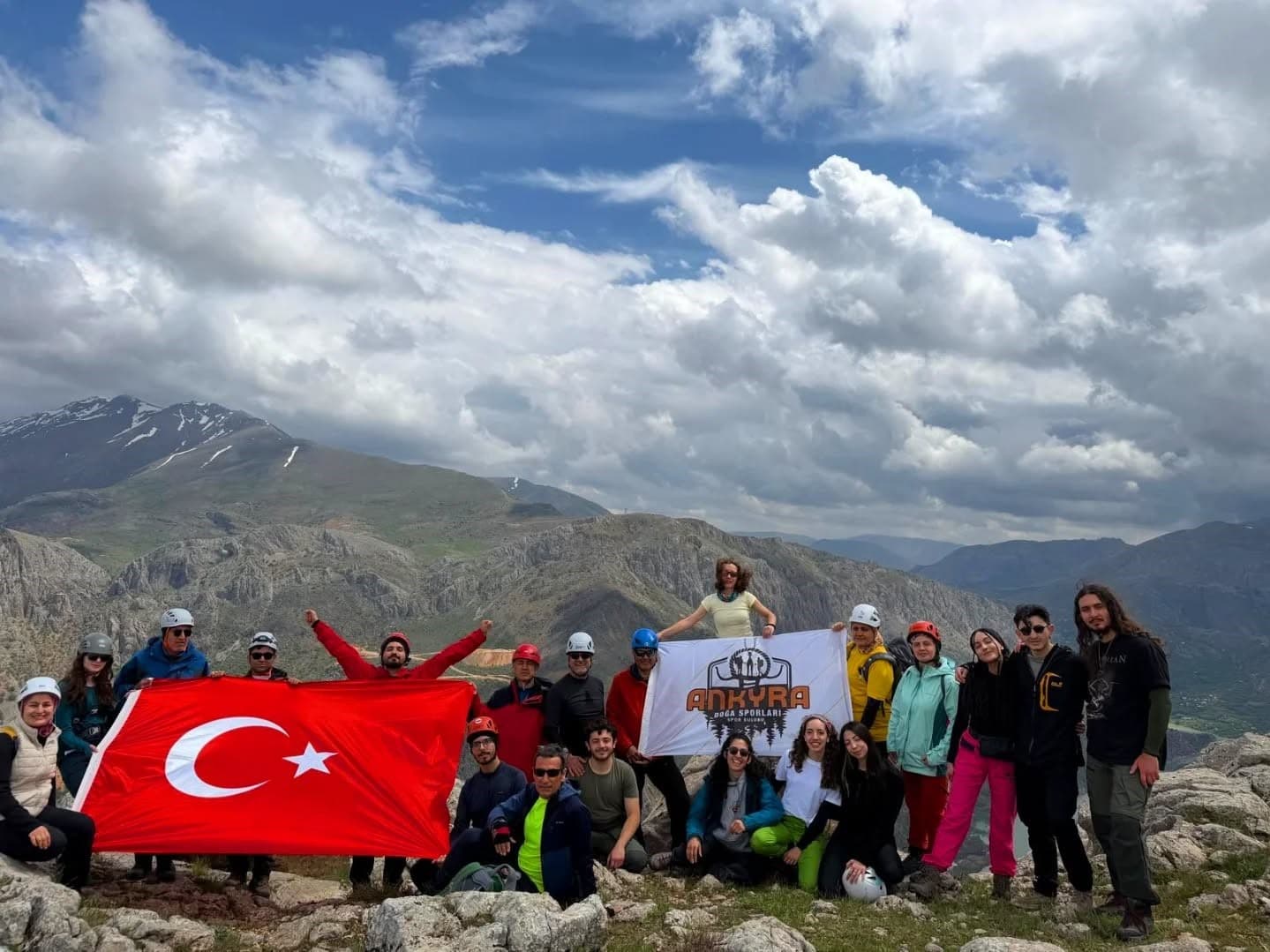 45 sporcu Kemaliye’nin zirvesinde buluştu
