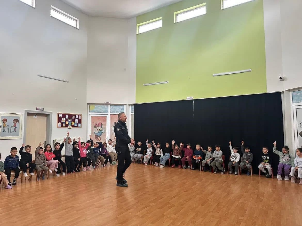 Tomarza’da minik öğrencilere trafik eğitimi