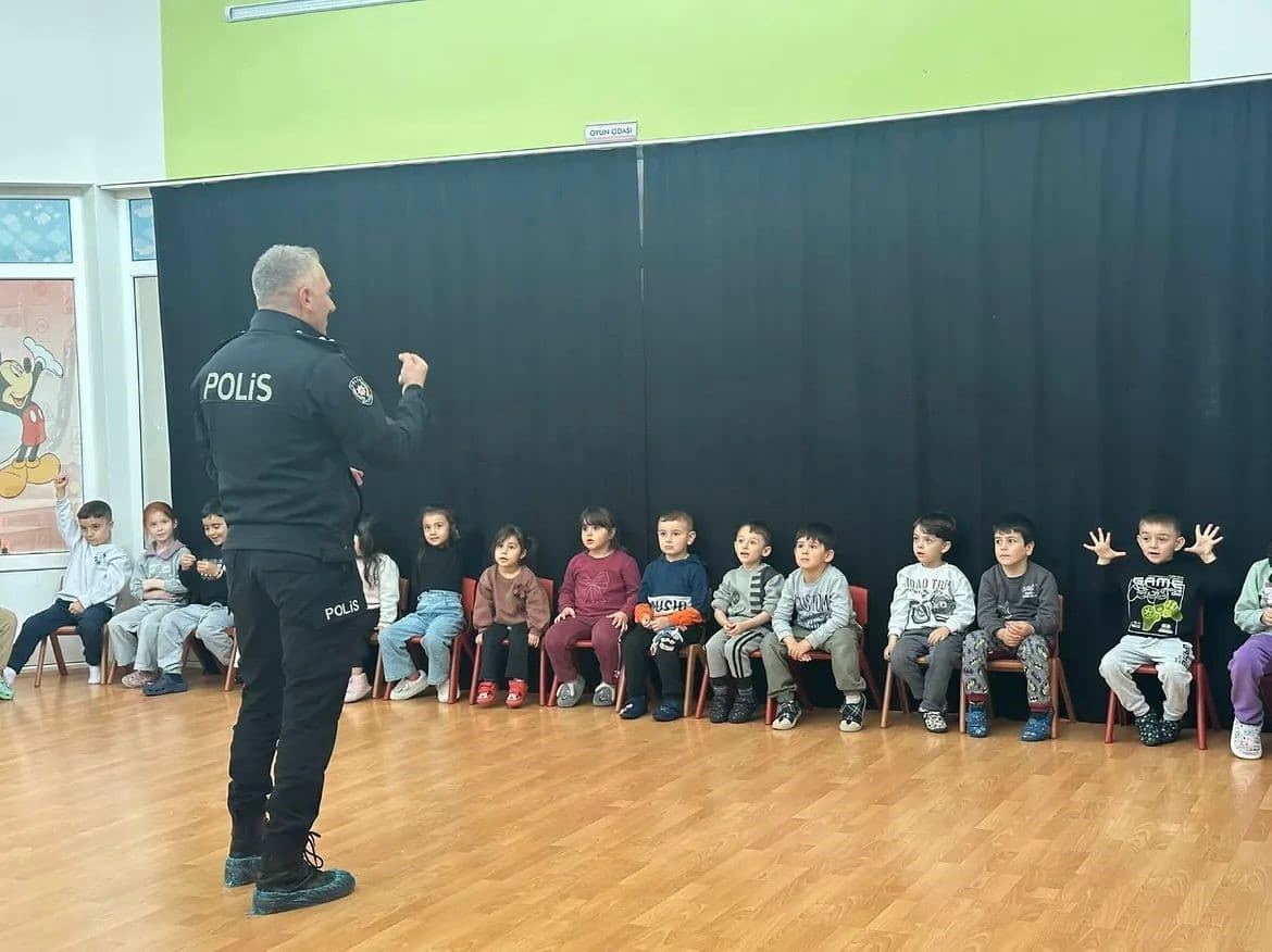 Tomarza’da minik öğrencilere trafik eğitimi