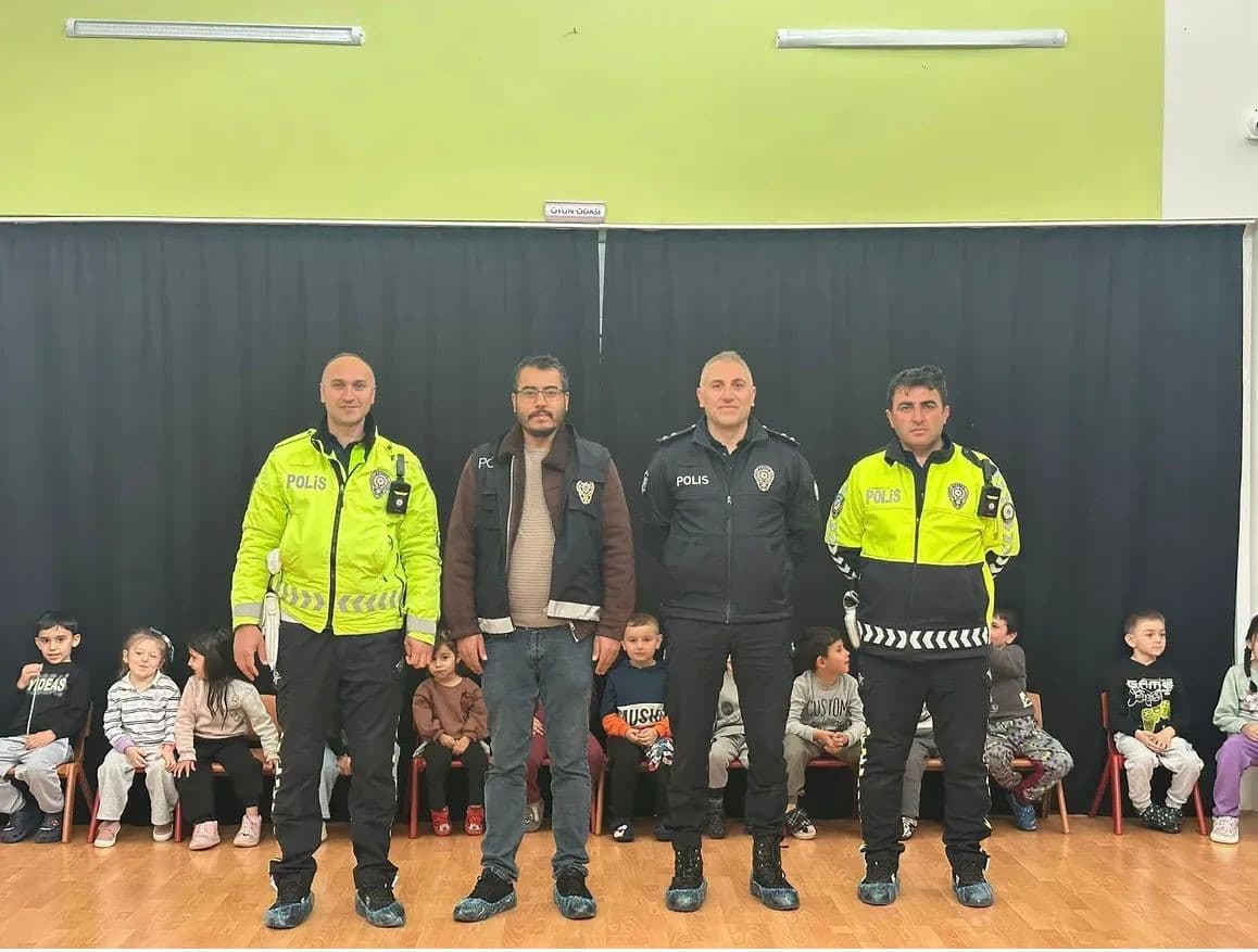 Tomarza’da minik öğrencilere trafik eğitimi