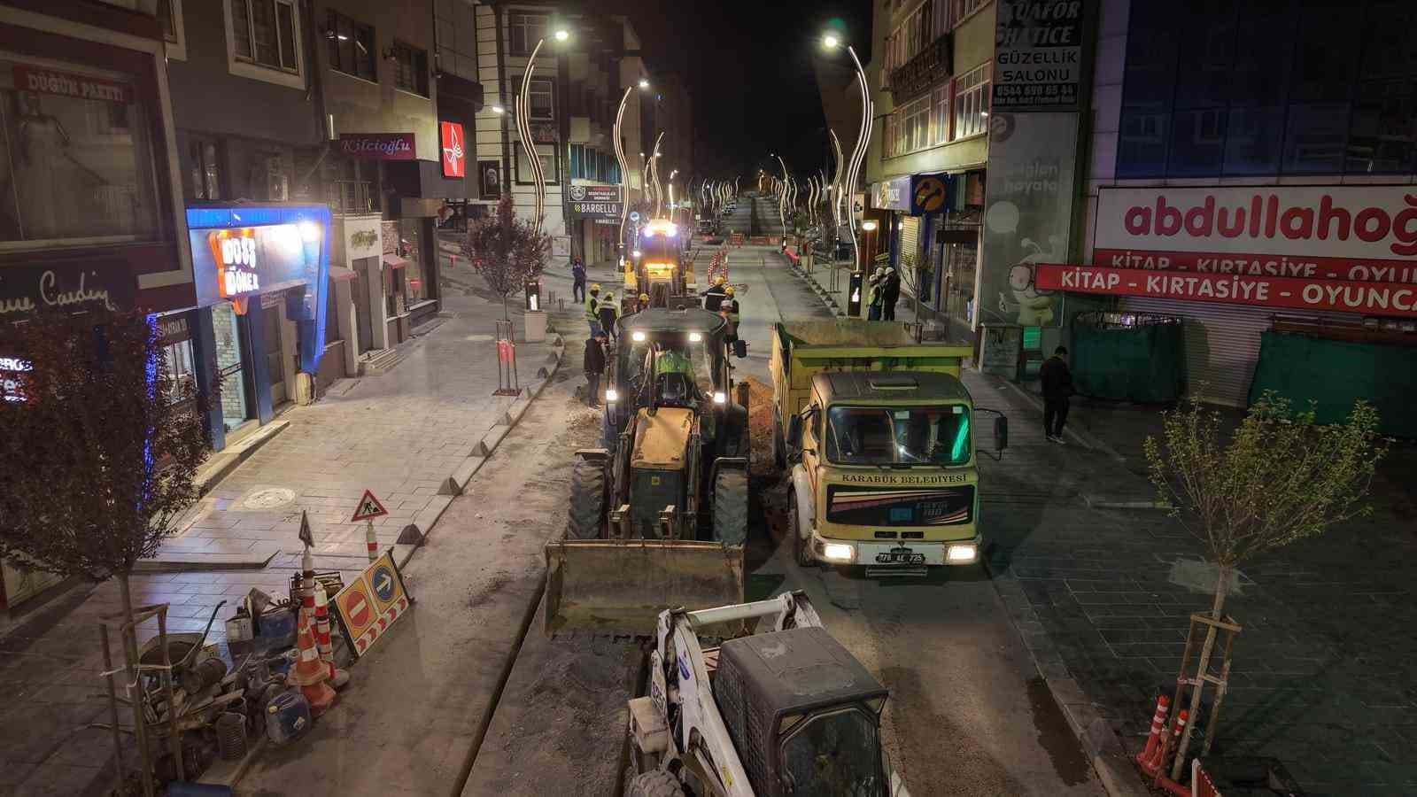 Karabük’te altyapı yenileme çalışmaları geceleri devam ediyor