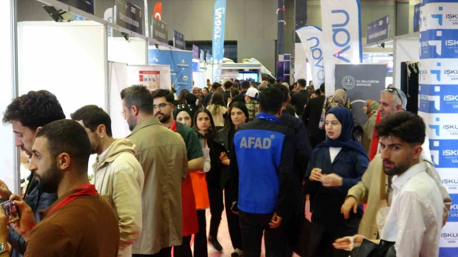 Doğu Anadolu Kariyer Fuarı’na yoğun ilgi