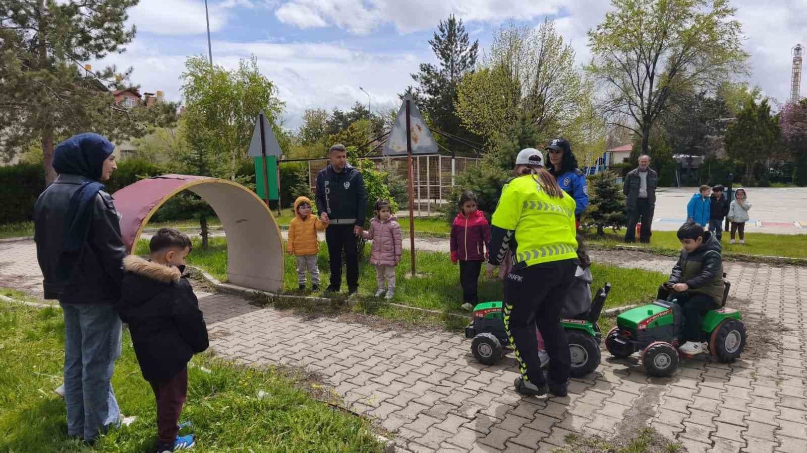 Bahçelievler Anaokulu öğrencilerine trafik bilinci eğitimi