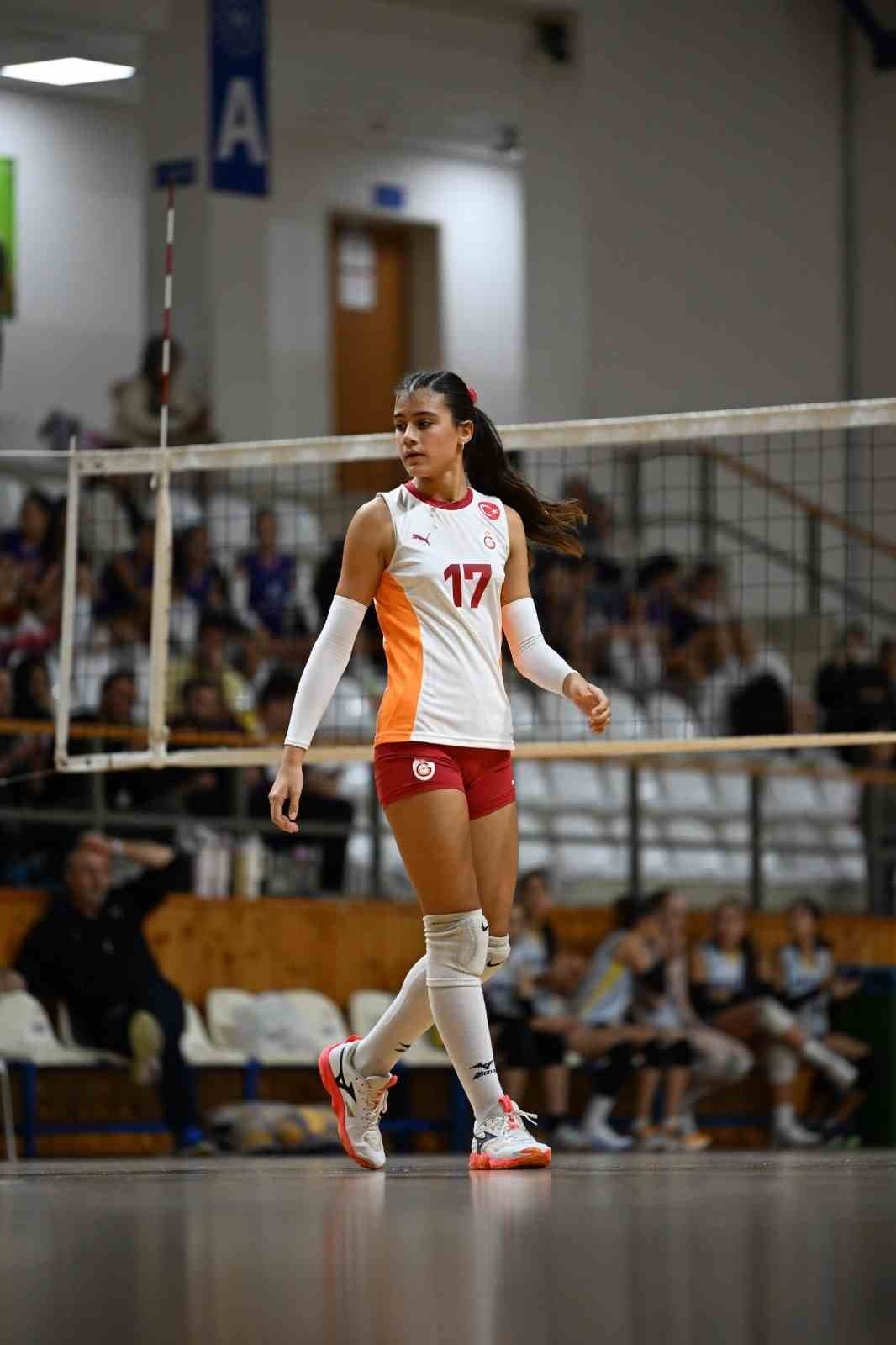 Asya Gülmez, U-16 Milli Voleybol Takımı gelişim kampına davet edildi