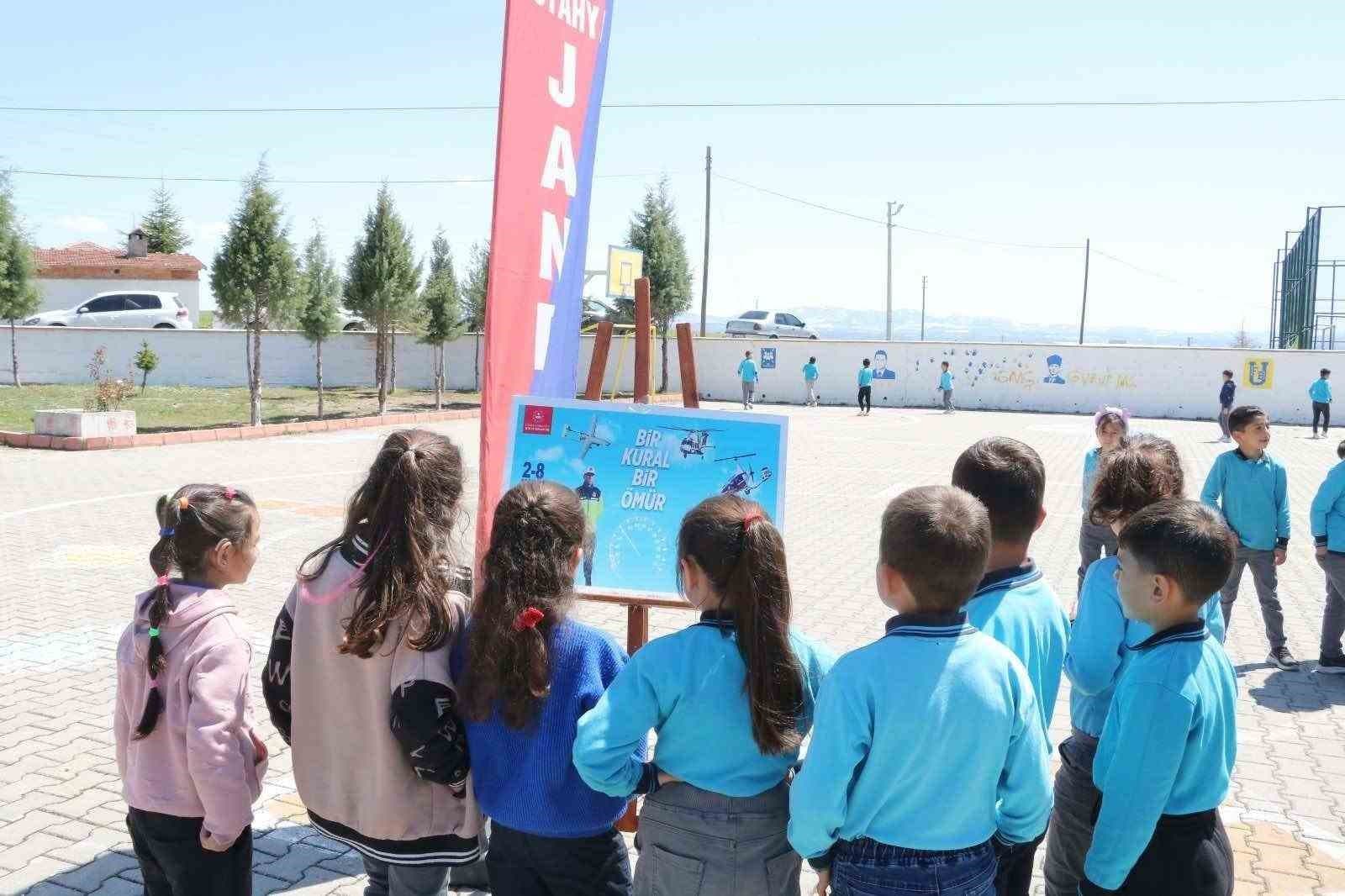 Kütahya’da anaokulu ve ilkokul öğrencilerine trafik eğitimi