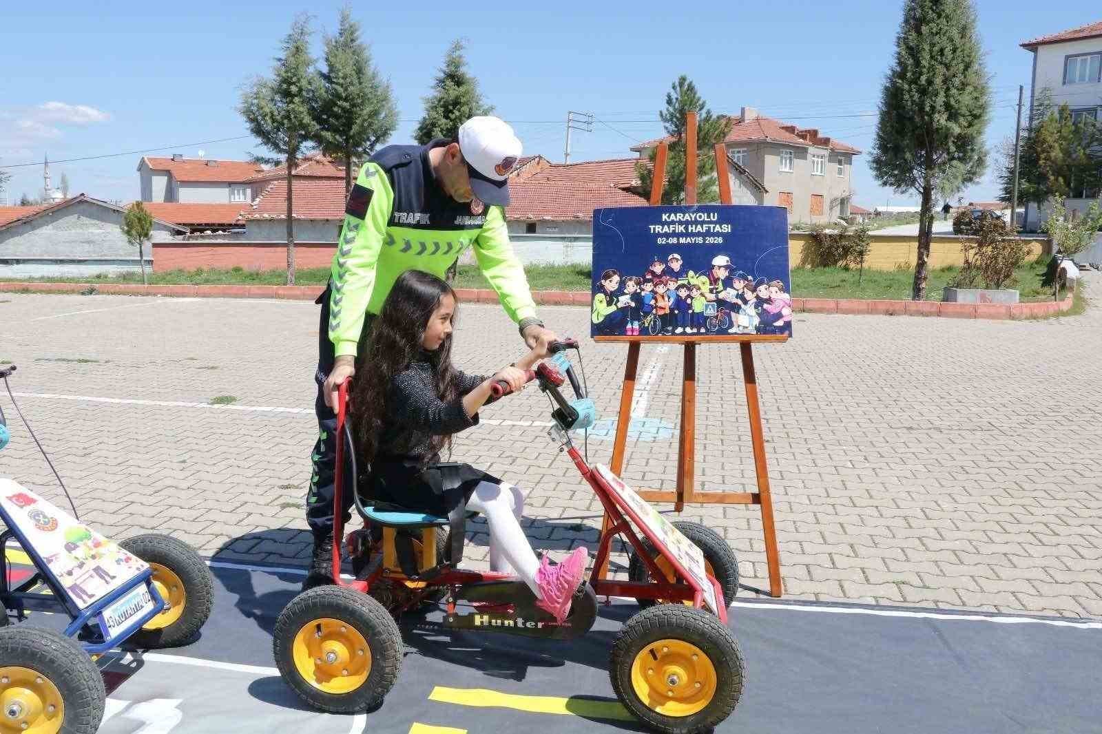 Kütahya’da anaokulu ve ilkokul öğrencilerine trafik eğitimi